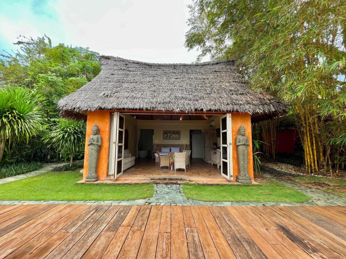 Coco Grove Beach Resort, Siquijor Island Exterior foto A villa at the resort