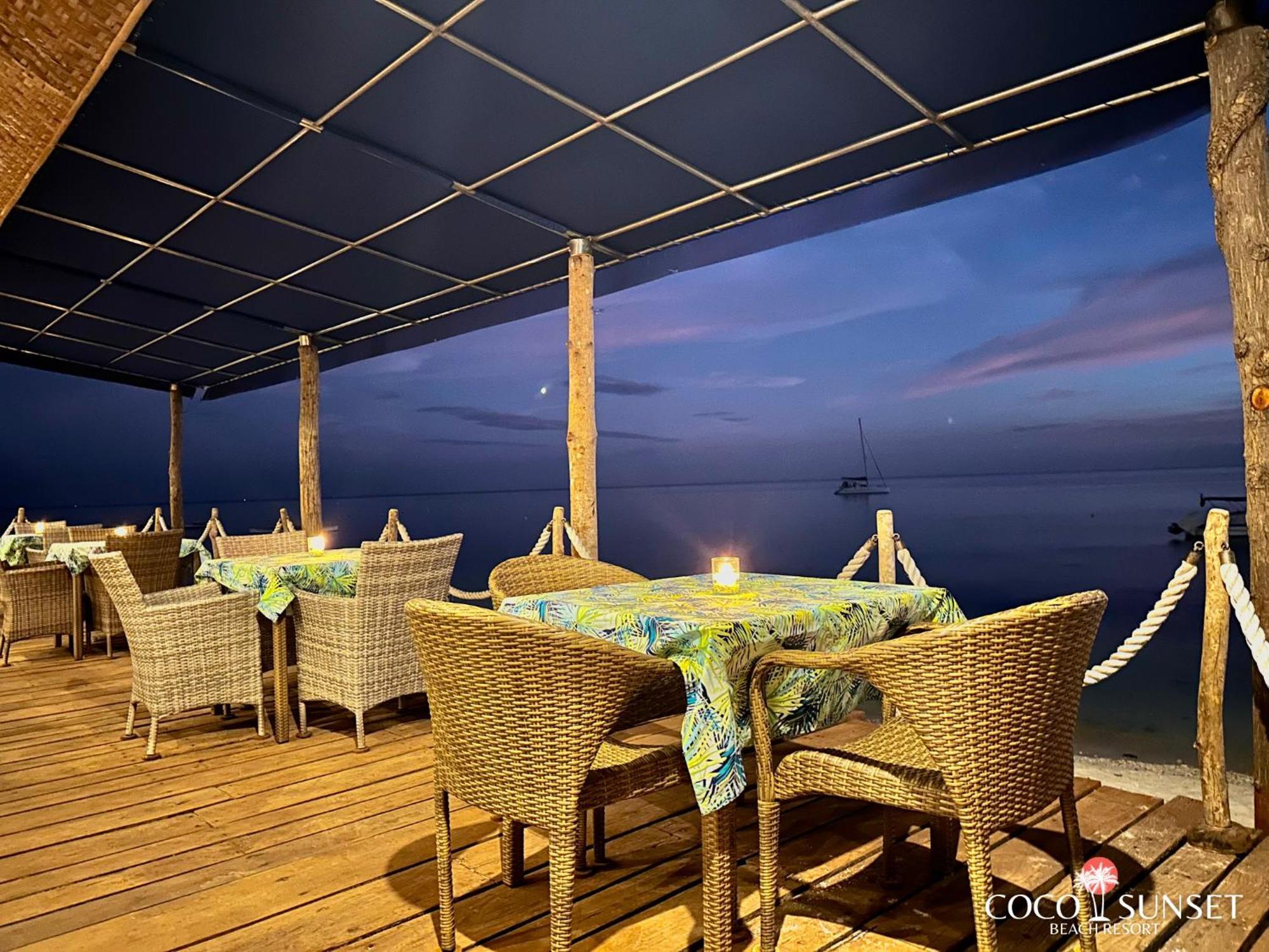 Coco Grove Beach Resort, Siquijor Island Exterior foto The restaurant at the resort