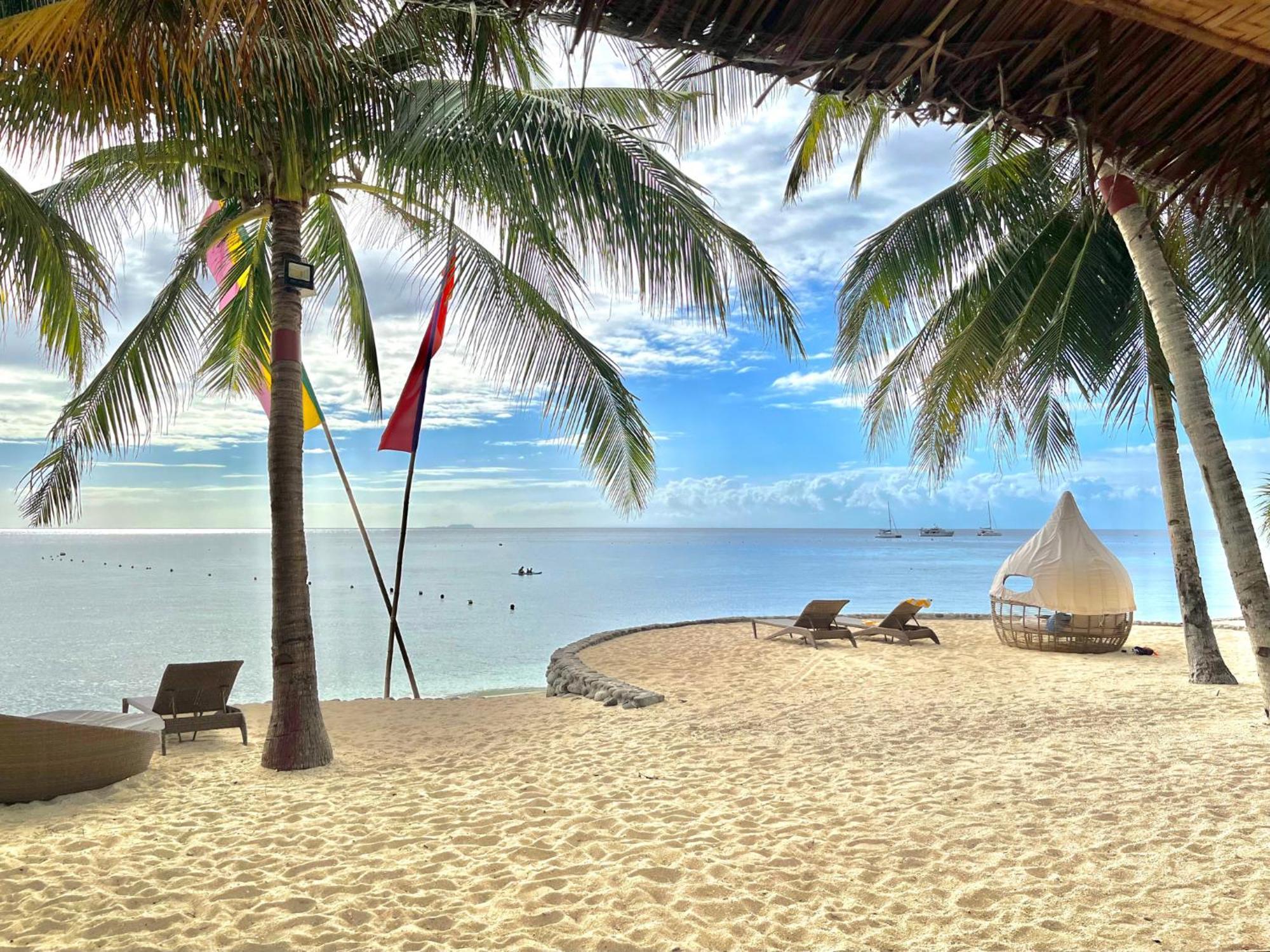 Coco Grove Beach Resort, Siquijor Island Exterior foto Beach at the Shangri-La Resort
