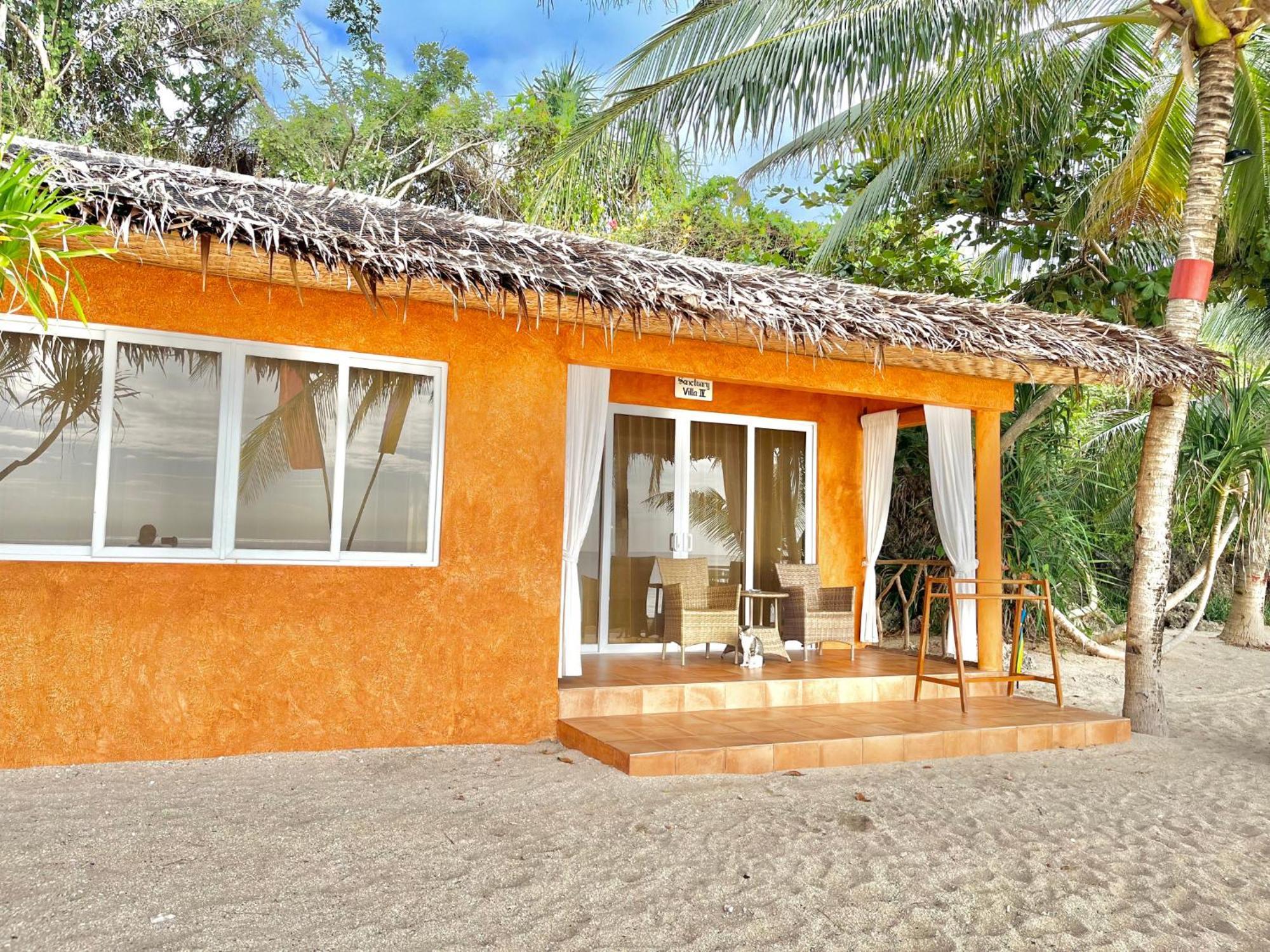 Coco Grove Beach Resort, Siquijor Island Zimmer foto Beachfront cottage at the resort