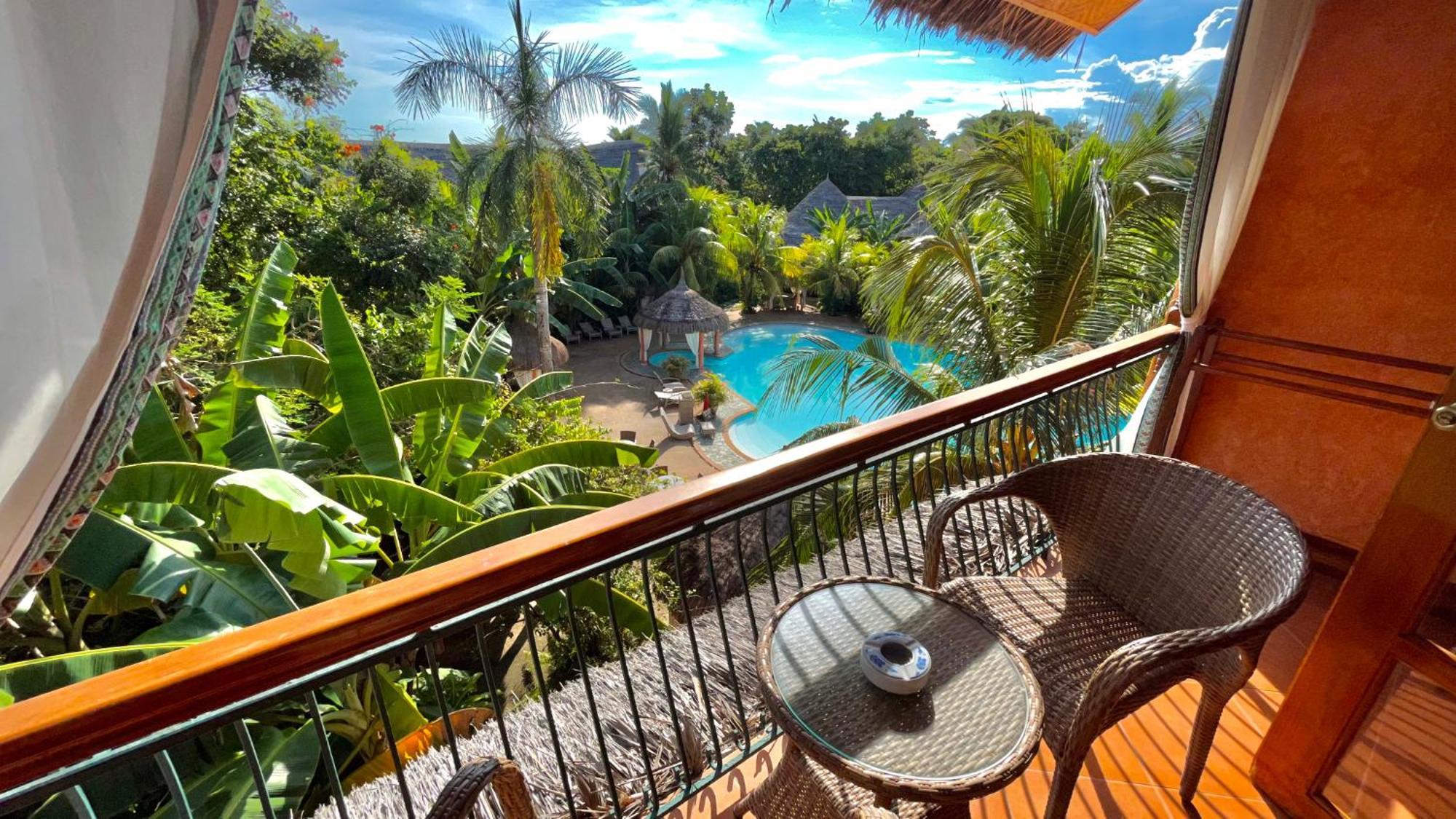 Coco Grove Beach Resort, Siquijor Island Zimmer foto View from the balcony of a room at the resort