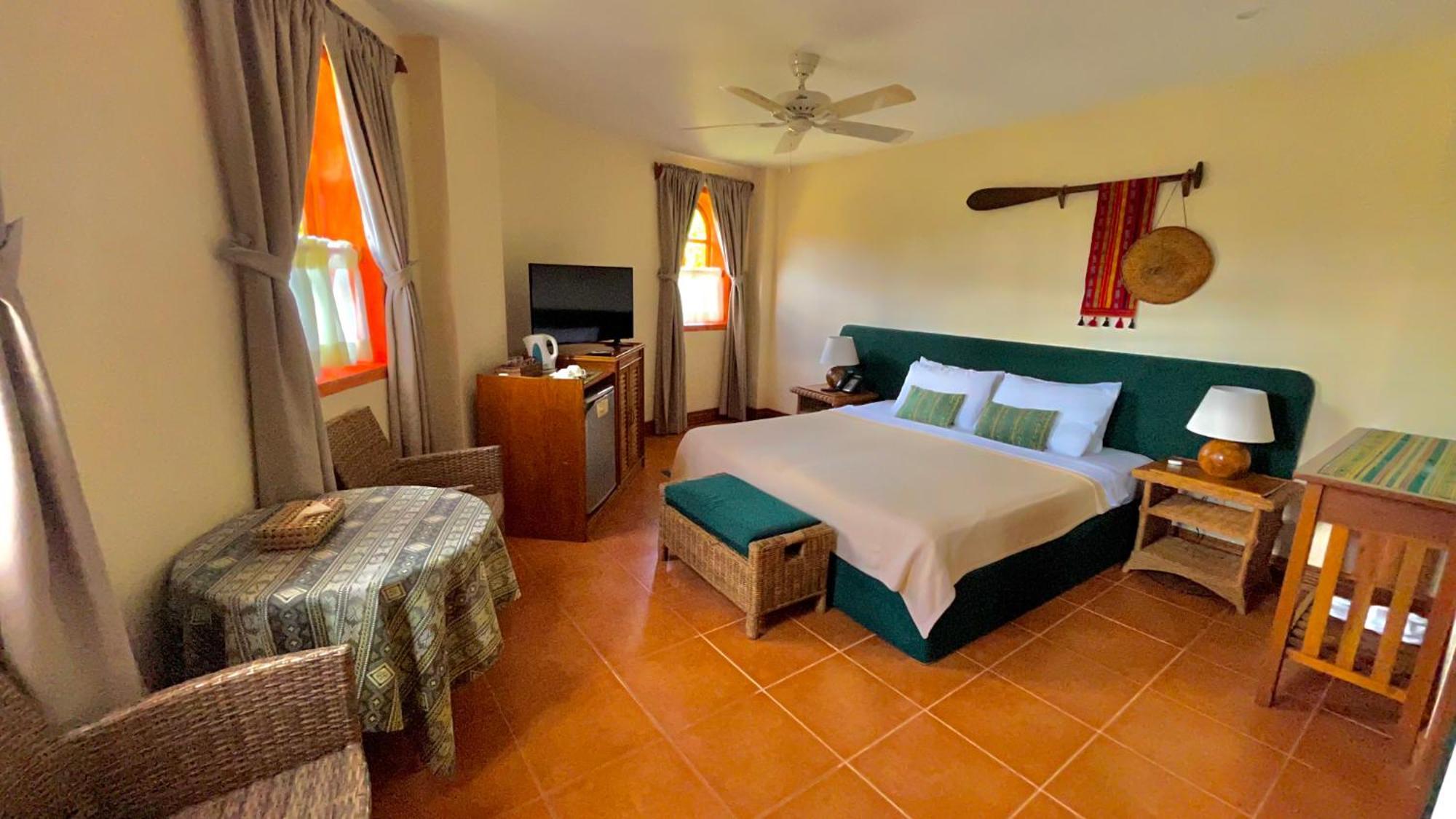 Coco Grove Beach Resort, Siquijor Island Zimmer foto A room at the hotel