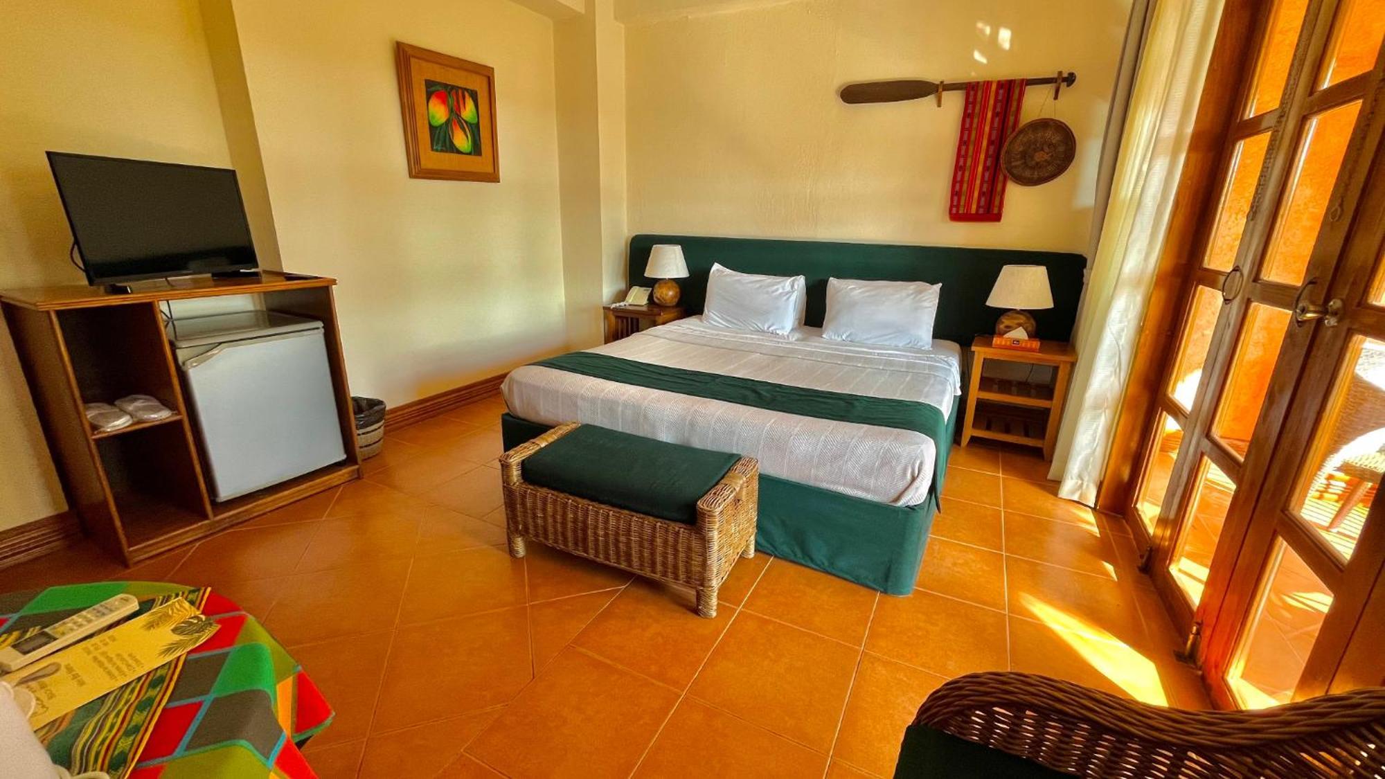 Coco Grove Beach Resort, Siquijor Island Zimmer foto A room at the Nile River Camp