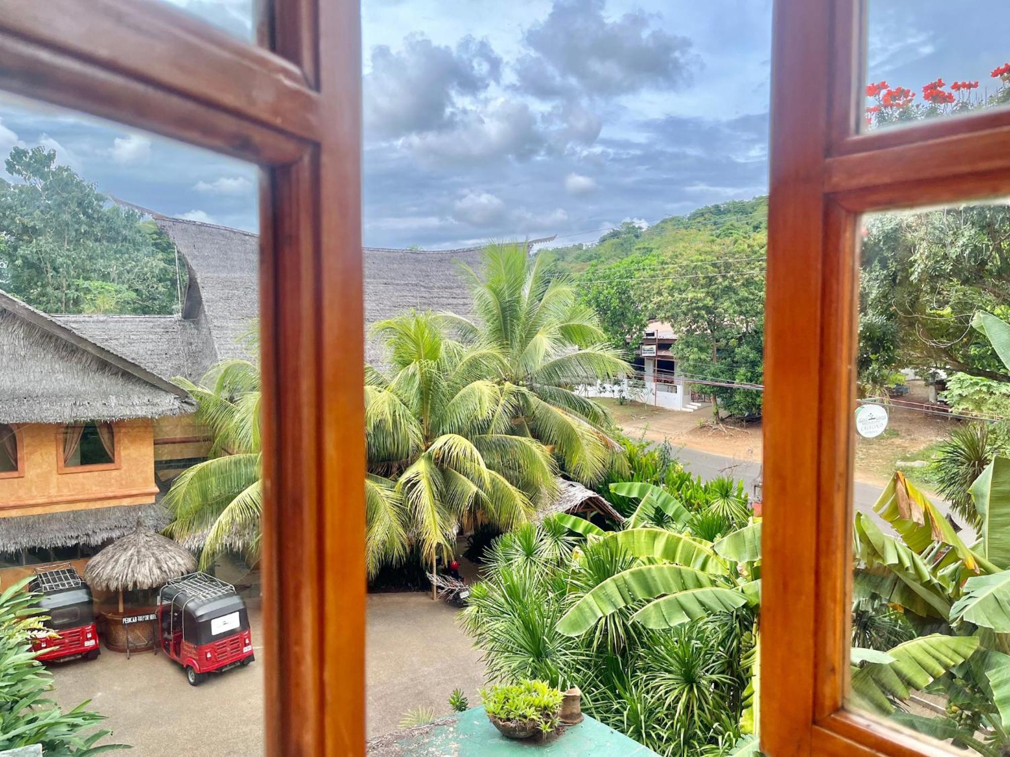 Coco Grove Beach Resort, Siquijor Island Zimmer foto View from the window of a guest house in the village of Kumburupiddy